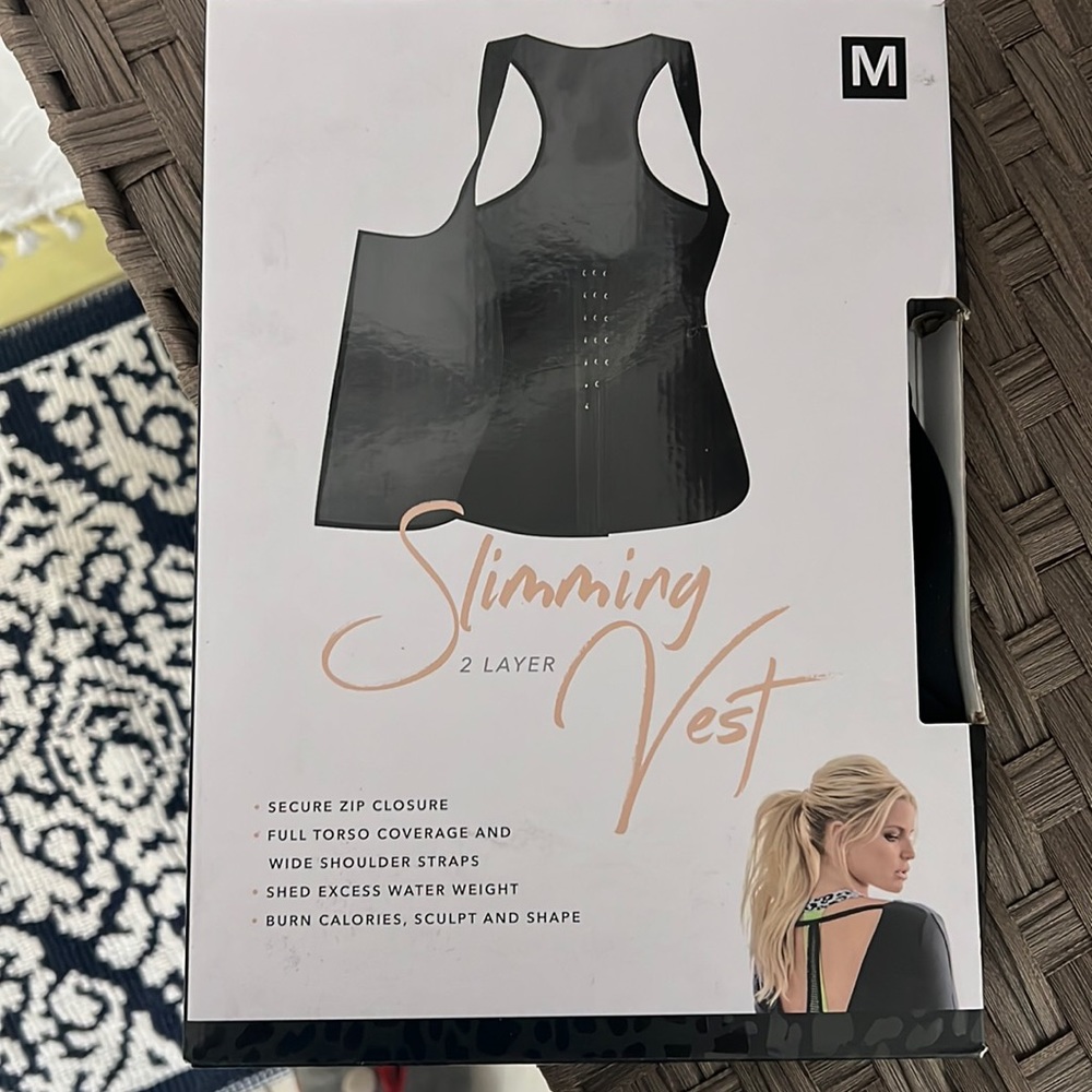 Jessica Simpson Size Medium Slimming Vest